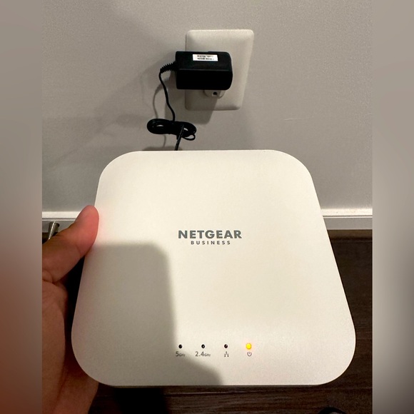 Netgear WAX214 WiFi 6 Dual-Band AX1800 Speed Wireless Access Point - Picture 4 of 9